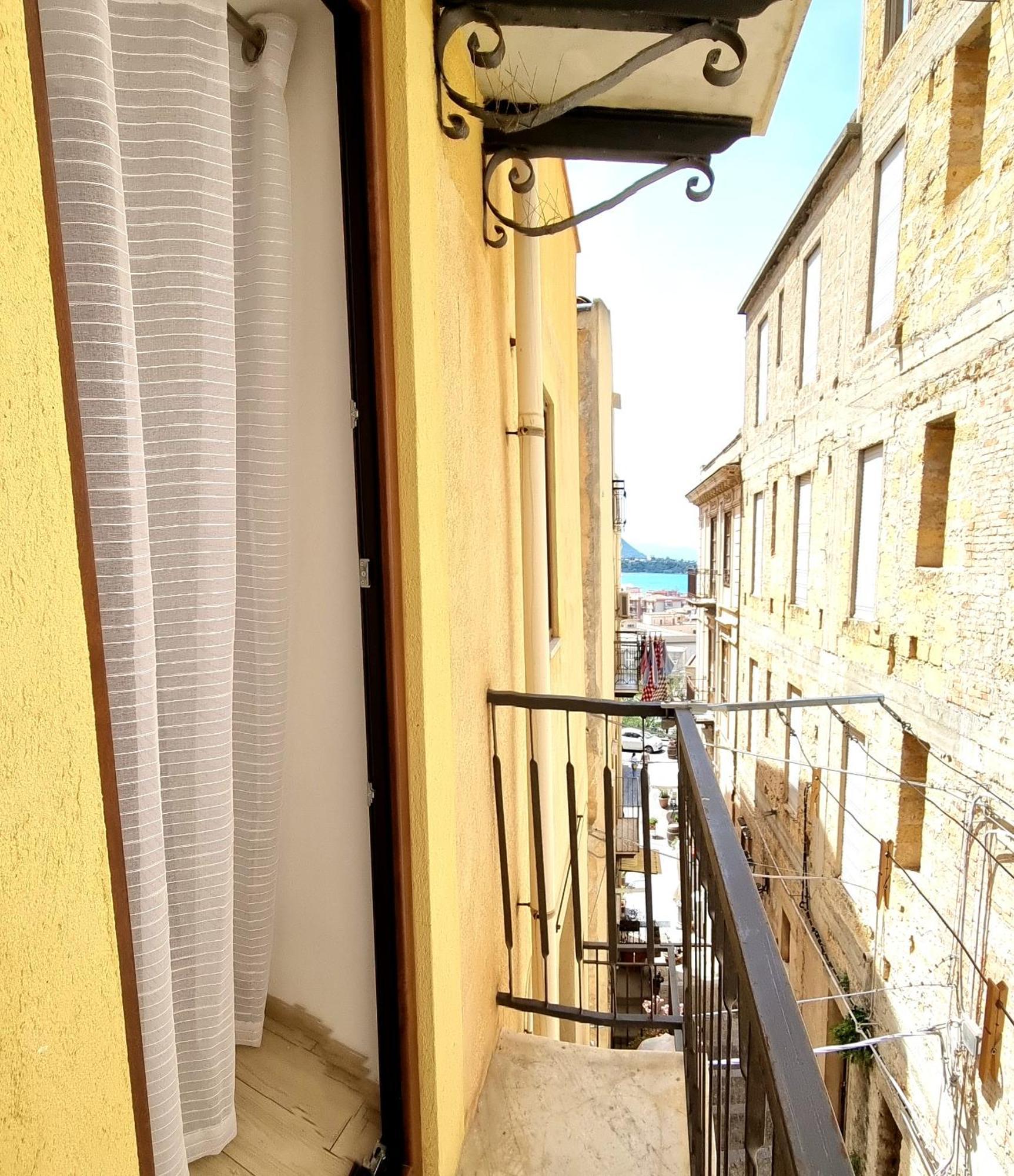 Porta Terra Apartment Чефалу Екстериор снимка